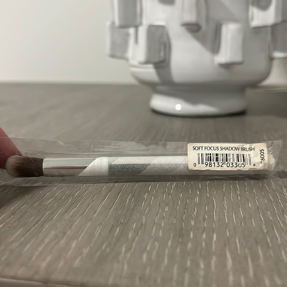 BareMinerals, soft, focus, shadow brush - Picture 1 of 1